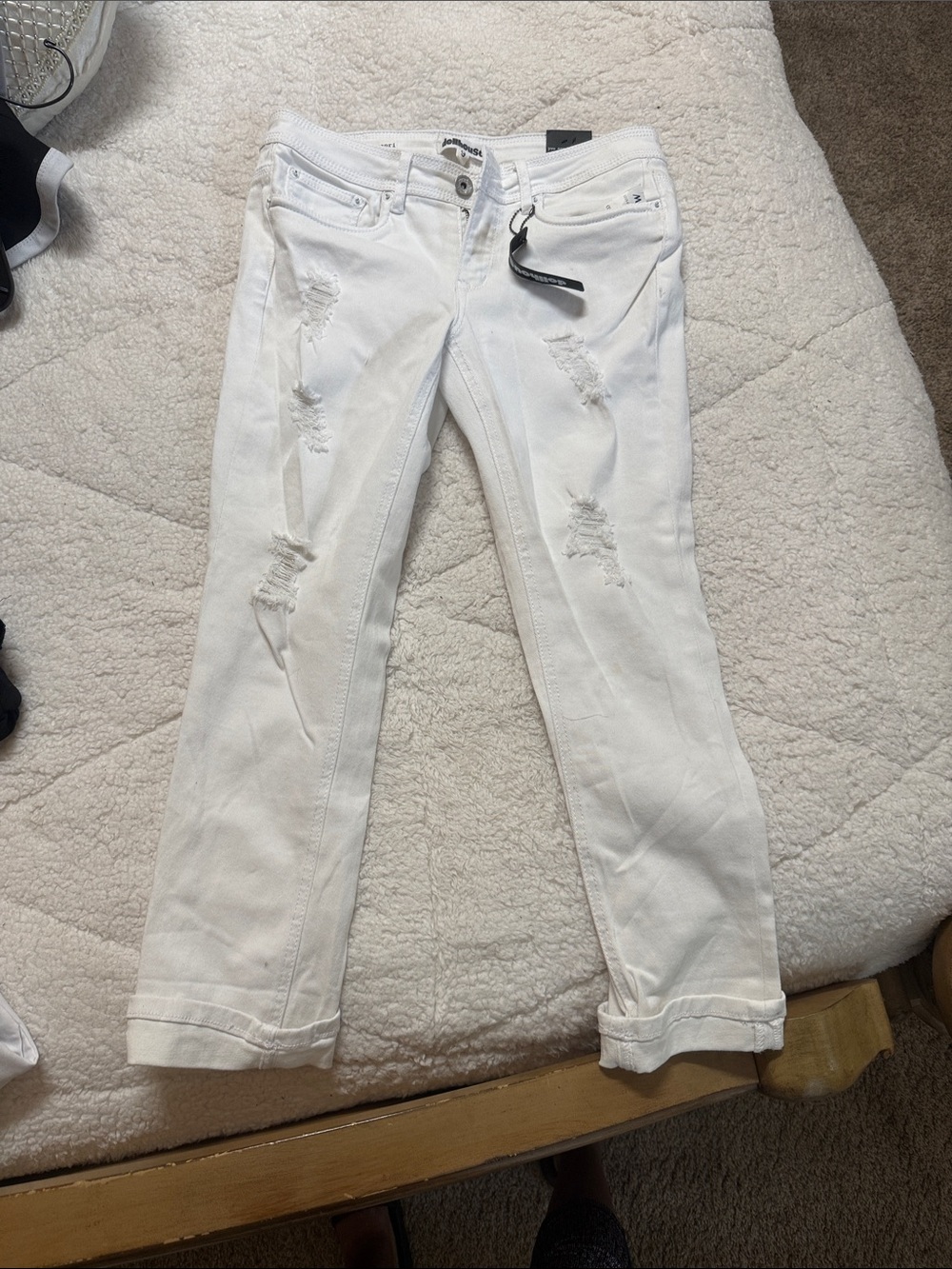 Dollhouse White Distressed rolled up skinny Capri Jeans